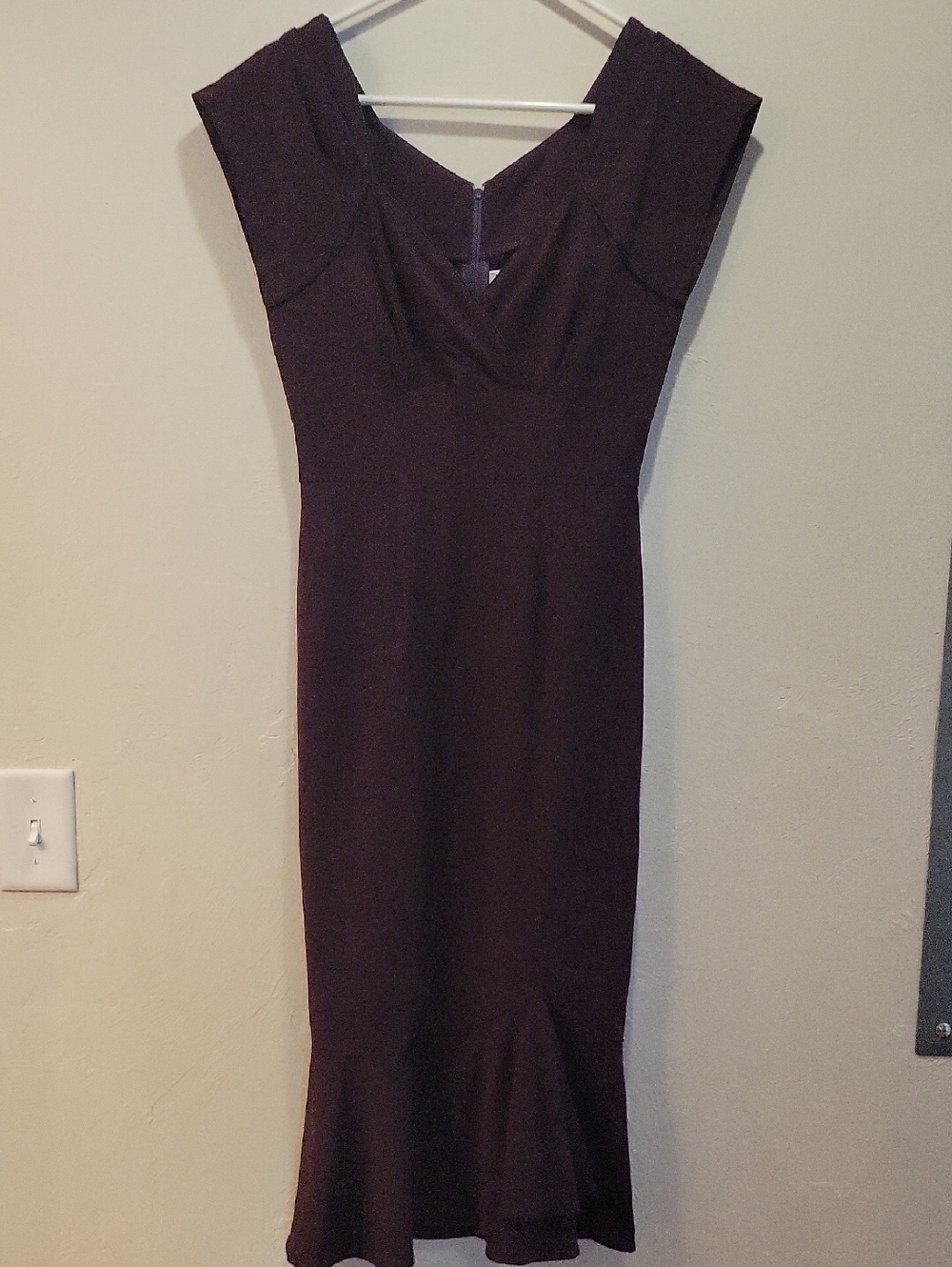 Stop Staring! Eggplant V-Neck Fitted Kickflare Wiggle Dress S